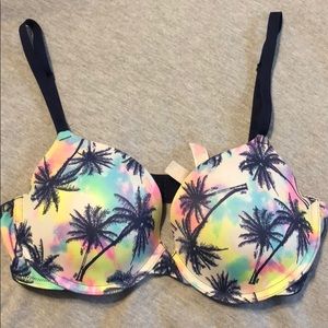 VS PINK Lightly Lined Bra 36C